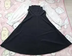 黒と白のバルーンスリーブワンピース