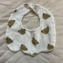 クマ柄と無地のスタイ