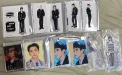 SEVENTEEN セブチ 缶バッジ、アクスタ グッズまとめ売り - メルカリ
