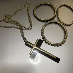 クロスネックレスとブレスレットセット