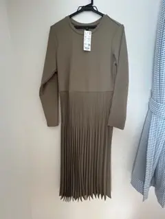 ユニクロ　カーキ プリーツ ロングワンピース Lサイズ