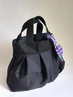 ブラック プリーツトートバッグ スカーフ付き ハート＆四角ポケット ハンドメイド