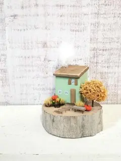 ハンドメイド　木製お家オブジェ　秋の庭　グリーンのお家