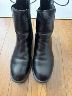 ブラックレザーチェルシーブーツ
