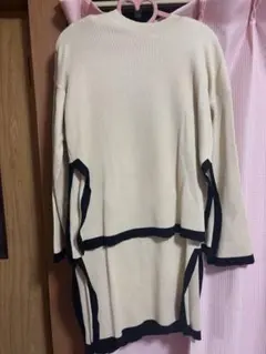 アイボリーとブラックの長袖セーター＆スカート　セット