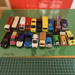 トミカ　ミニカー19台➕海外製1台　20台セット　中古傷のサムネイル