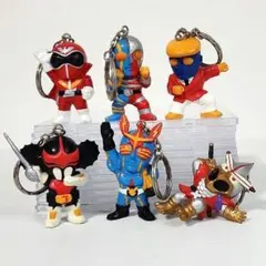 ウルトラマン フィギュアとキーホルダーセット Amazon.co.jp: ウルトラマンシリーズフィギュア＆サポートメカ