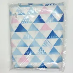 【新品未使用】綿プリントオックス生地三角・オフ白×水（１１０ｃｍ幅　２ｍ）