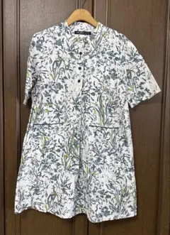 美品　サニークラウズ 消しゴムで消された花柄ワンピースチュニックシャツのサムネイル