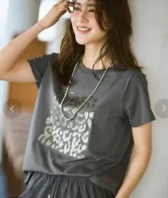ドゥクラッセ　コットン混・グラフィックTシャツ　豹柄　レオパードのサムネイル