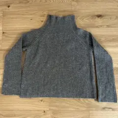 manana suerteリブ編みハイネックセーター グレー