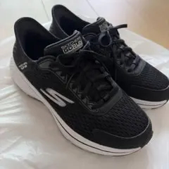 美品⭐︎SKECHERS GO RUN スニーカー23.5のサムネイル