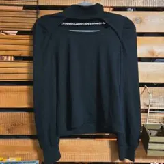 ブラック 長袖 トップス チェーン付き