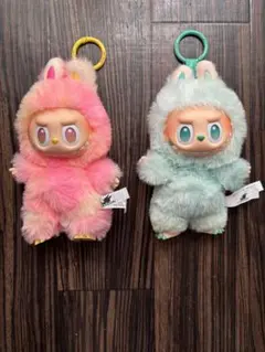 POP MART THE MONSTERS ラブブ　キーホルダー 2種のサムネイル