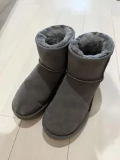 UGG ムートンブーツ グレーのサムネイル