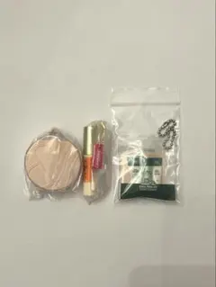 ガチャガチャ　化粧品　コスメ　ミニチュア