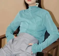 【美品】THE YOn シアーベロアフィンガーホールトップス