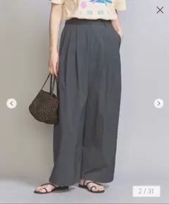 グレー ワイドパンツ