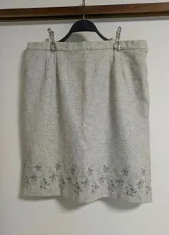 ❲fil sports❳ 大きいサイズ【25号】グレー花柄刺繍タイトスカート
