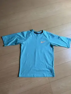 Nike ラッシュガード　キッズＭ