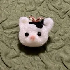 おうかん〔あの猫〕 | 羊毛フェルト ブローチ ハンドメイド ぶち猫 白黒