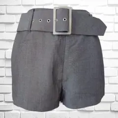 ダークグレー ベルト付きショートパンツ