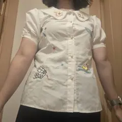 刺繍付きホワイト半袖シャツ