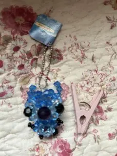 青とピンクのビーズでできたスティッチのキーホルダー