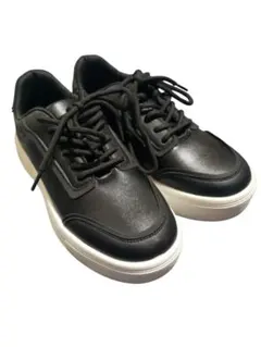 COMME CA ISM（コムサイズム）ローカットスニーカー 黒 23.5cmのサムネイル
