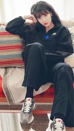 IU 着用　newbalance ジャージ　セットアップのサムネイル