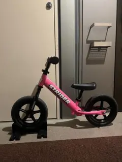 ストライダー　ピンク　スタンド付