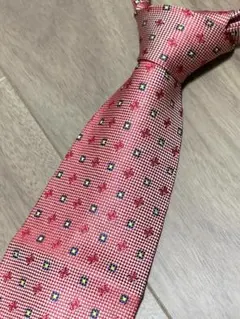 美品 DAKS ダックス ネクタイ シルク100% ボルドー 総柄 花柄 紋章柄のサムネイル