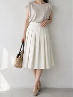 【ViS]タックフレアスカートMサイズ アイボリーホワイト 美品 裏地付 春夏秋のサムネイル