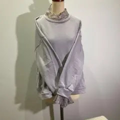 フリル付きパープルトレーナー