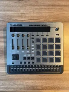 M-AUDIO TriggerFingerPro MIDIパッドコントローラーのサムネイル