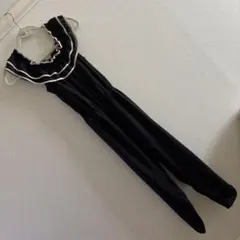 美品　KIKKA フリル オフショルダー オールインワン ブラックのサムネイル