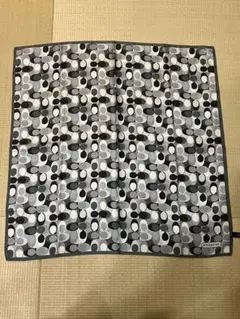 COACH（コーチ） シグネチャー柄シルクスカーフ グレーのサムネイル