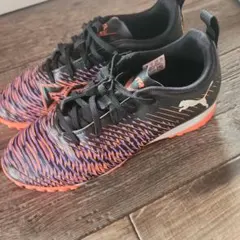 PUMA サッカーシューズ ブラック/オレンジ 22cm