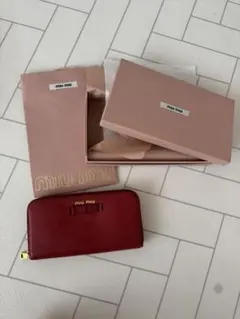miu miu リボン付きレッド長財布