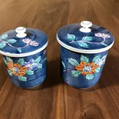 青色の花柄デザインの蓋付き湯飲み2個セット