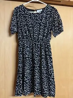 OFUON 半袖ひざ丈ワンピース 黒/白