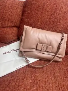 最終　春夏に　新品　フェラガモ ヴィヴァ ボウ ヴァラ チェーンショルダーバッグ