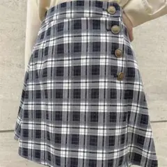 美品Fintフィントエンブレムラップ風金ボタン チェックミニスカートFのサムネイル