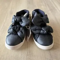 【ZARA】黒リボン付きハイカットシューズ 21のサムネイル