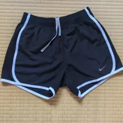 Nike ブラックショートパンツ
