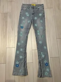 GUAPI PREMIUM 星柄デニムフレアパンツ サイズ28 (XS) グアピ - メルカリ