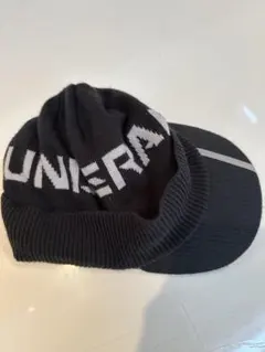 アンダーアーマー ゴルフ 黒 ニット帽 ビーニー つば付き