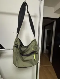 adidas ショルダーバッグ オリーブグリーン