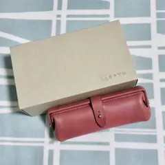 CUE 30周年記念 鞄のいたがき メガネケース 赤 - メルカリ