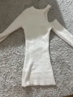 長袖 白ニットワンピ